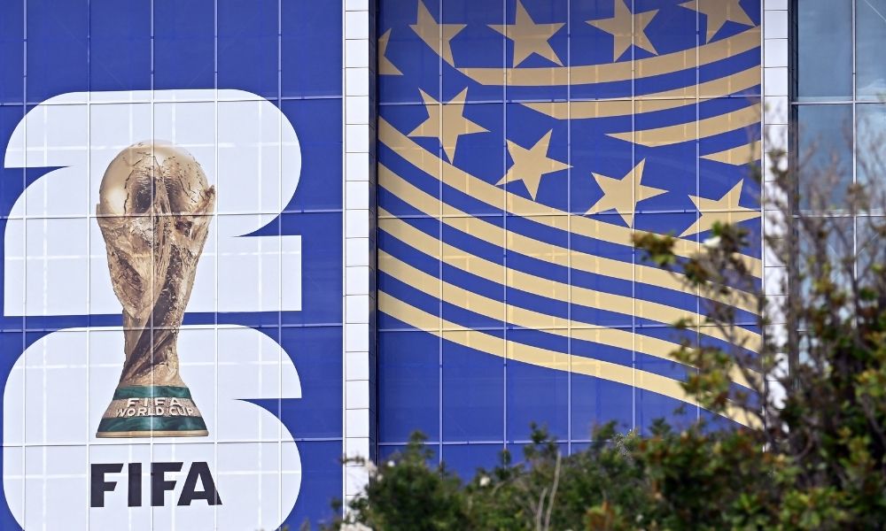 A Copa mais longa da história começa hoje com recordes e dúvidas dentro e fora de campo