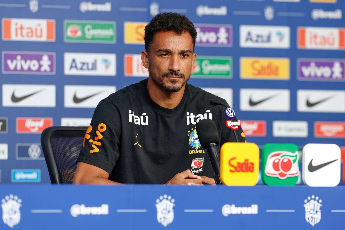 Danilo afasta rumor de exclusão de Endrick na Seleção e faz elogio: ‘Joia rara’