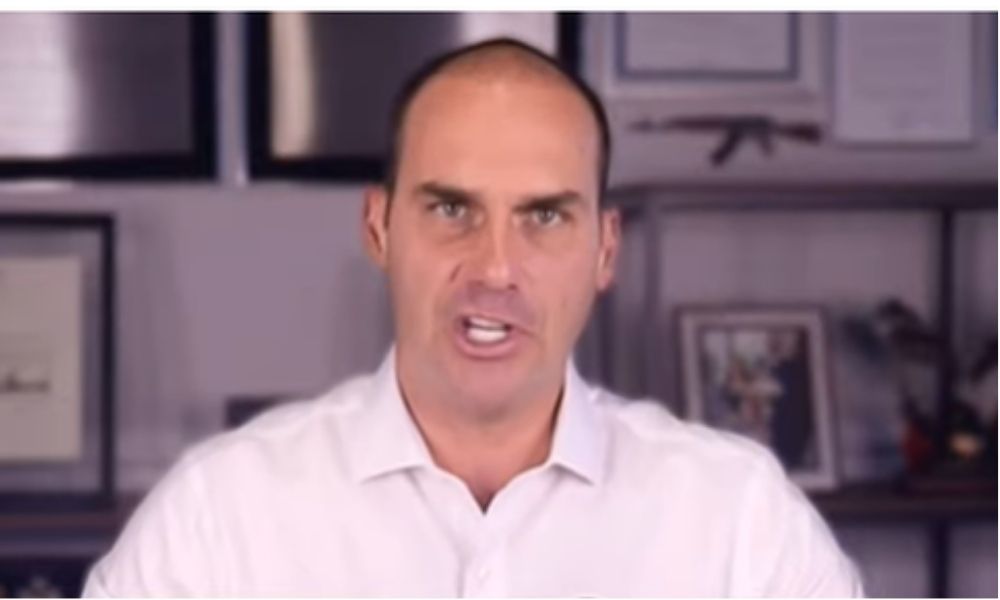 ‘Moraes bate o porrete em mim, mas quer calar a população’, diz Eduardo Bolsonaro