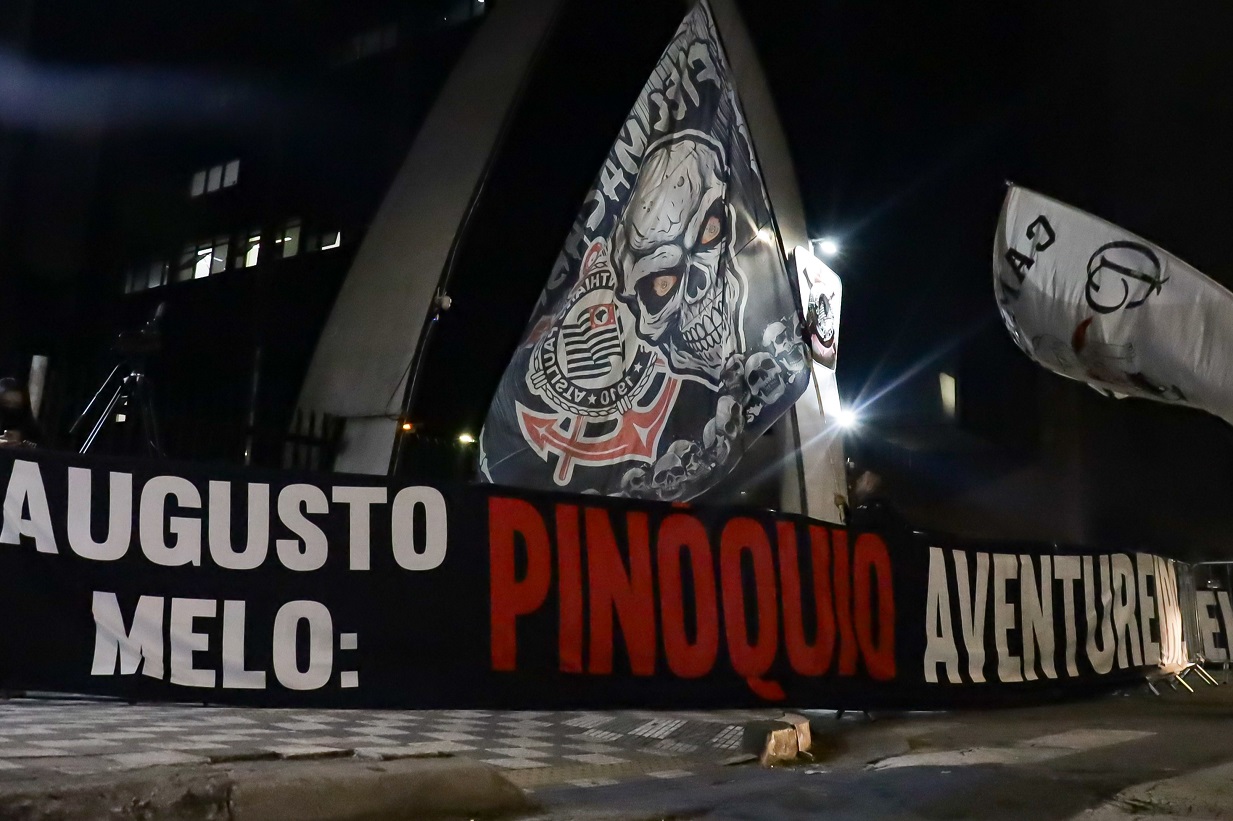Ex-presidente do Corinthians é expulso do quadro de sócios do clube