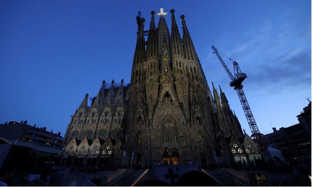Torre da Sagrada Família é abençoada pelo papa Leão XIV no centenário da morte de Gaudí