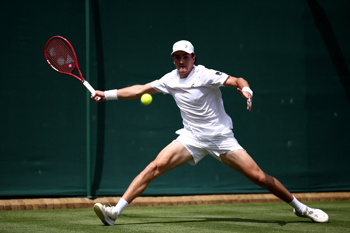 João Fonseca derrota holandês e iguala sua melhor campanha em Wimbledon