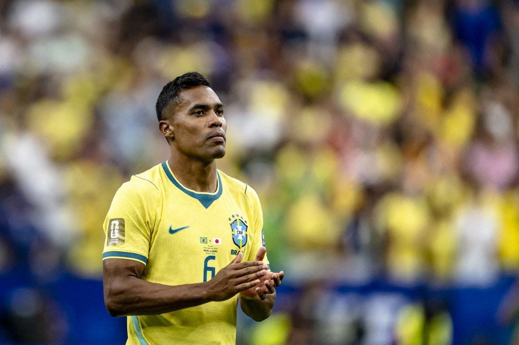 Alex Sandro renova com o Flamengo até 2027 após decepcionante Copa do Mundo