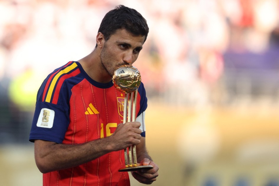Rodri com o troféu de melhor jogador da Copa 2026