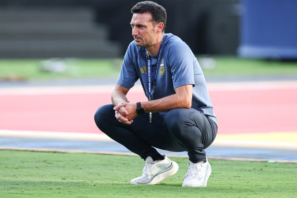 O técnico da Argentina, Lionel Scaloni, reage após perder a final da Copa do Mundo de 2026 entre Espanha e Argentina, no estádio de Nova York/Nova Jersey, em East Rutherford, em 19 de julho de 2026. (Foto de PATRICIA DE MELO MOREIRA / AFP)