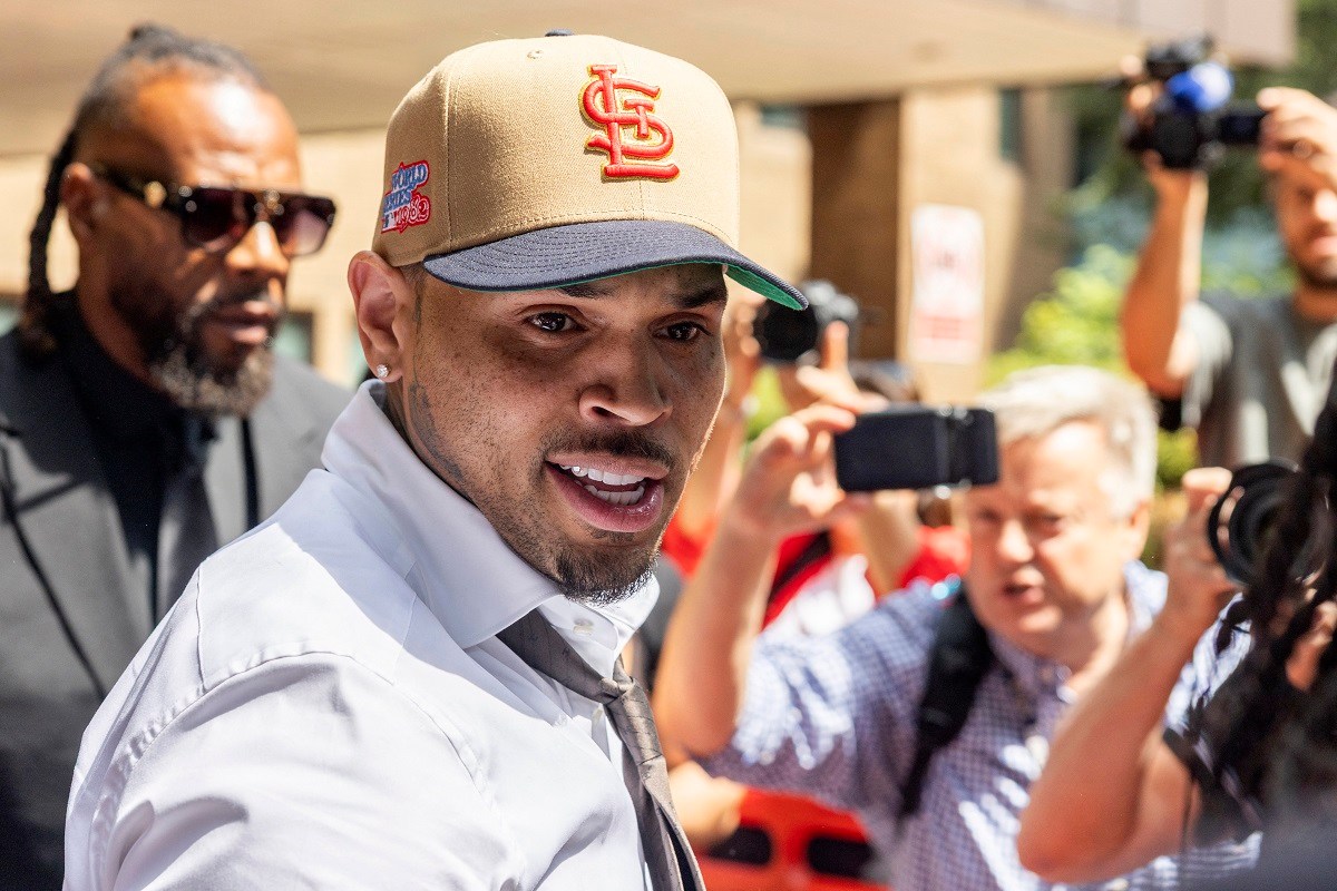 Chris Brown se declara culpado por briga em boate londrina em 2023