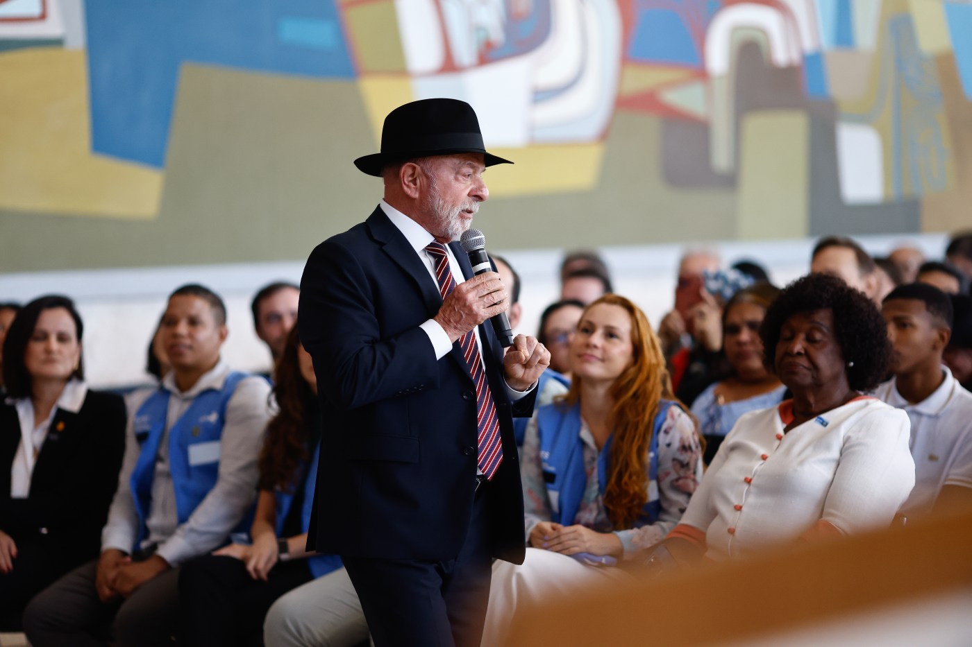 ‘Pirataria’, diz Lula sobre Trump cobrar por passagem no Estreito de Ormuz