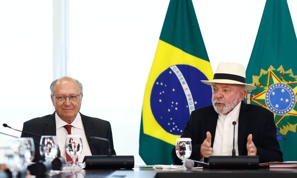 Plano de governo de Lula defende reforma política e retomada da distribuição de combustíveis pela Petrobras