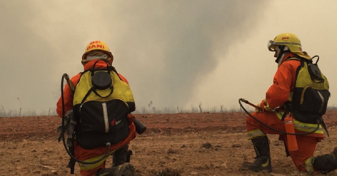 Helicóptero cai na Argentina durante treinamento para incêndios e mata 7