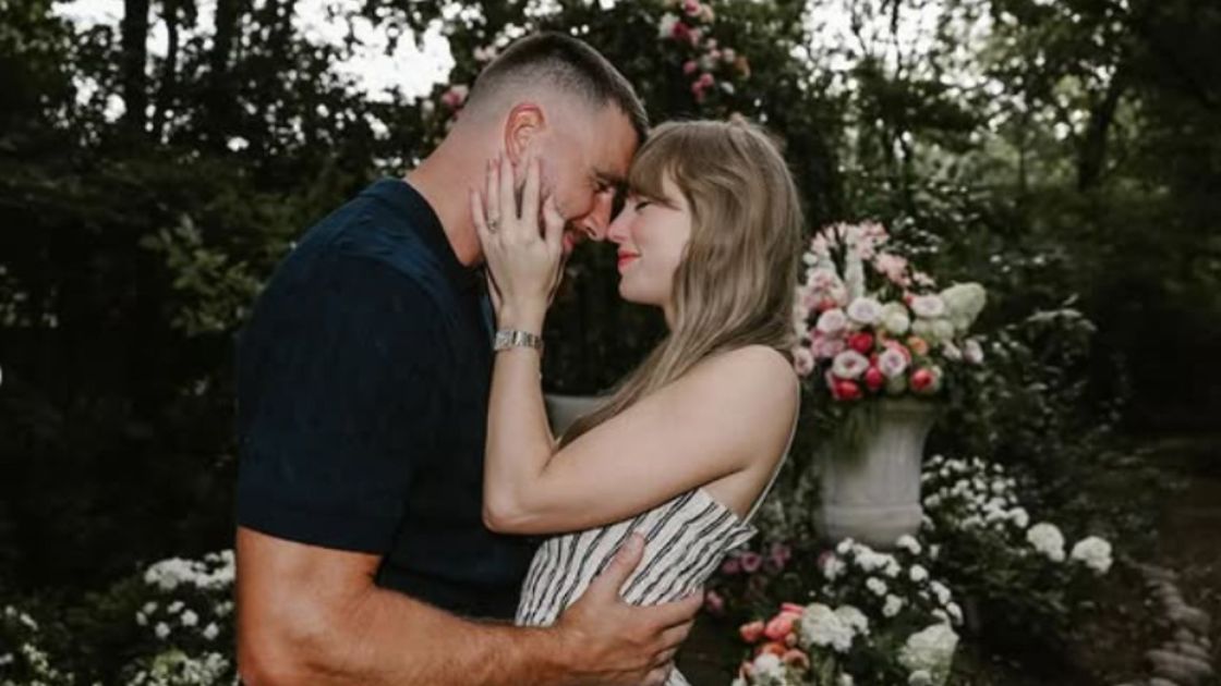 Cantora Taylor Swift e seu noivo, o jogador de futebol americano Travis Kelce