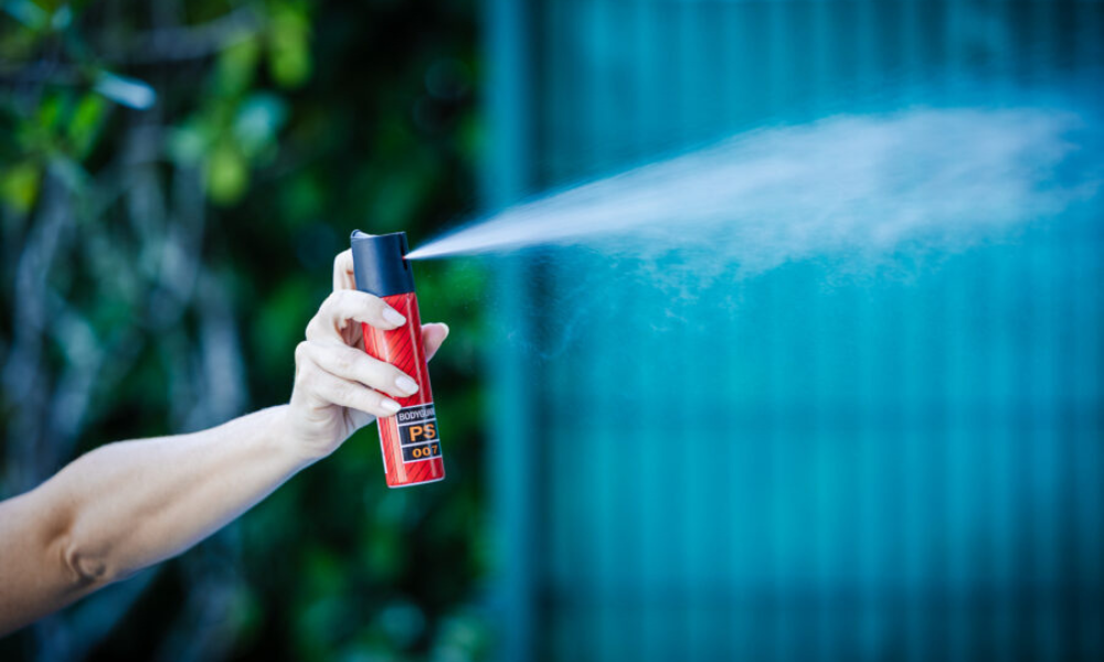 Senado aprova uso de spray de pimenta para defesa pessoal de mulheres