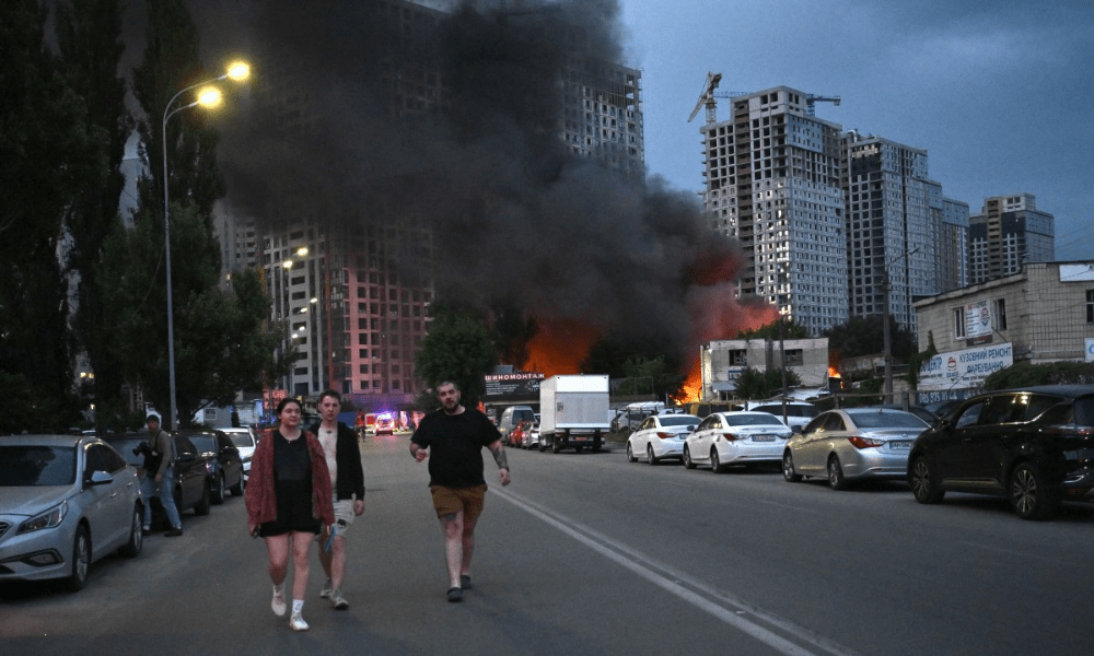 Ataques russos deixam pelo menos 14 mortos em Kiev