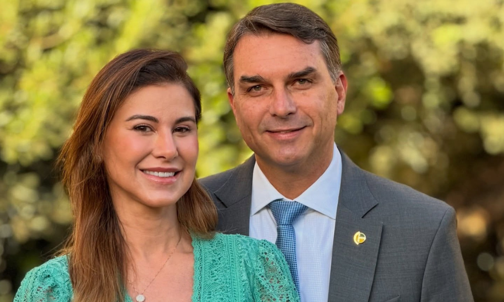 De mulher reservada à figura central na campanha de Flávio: Quem é Fernanda Bolsonaro