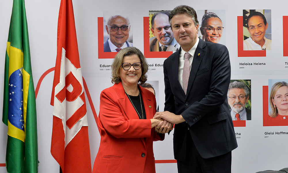 Camilo Santana assume vaga de Teresa Leitão na liderança do PT no Senado