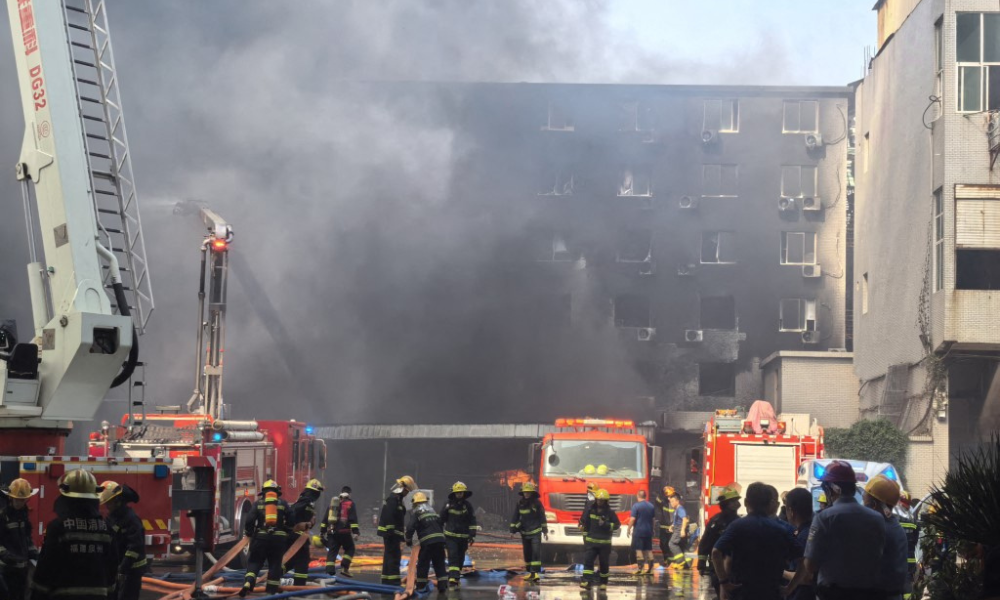 Incêndio em fábrica de sapatos deixa 28 mortos na China; veja vídeo