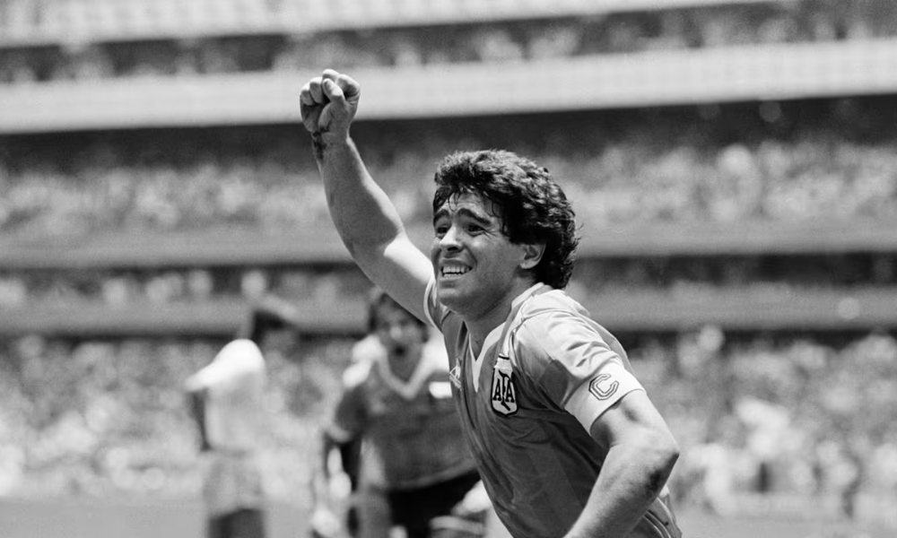 Diego Maradona comemorando seu gol em Argentina x Inglaterra, na Copa do Mundo de 1986