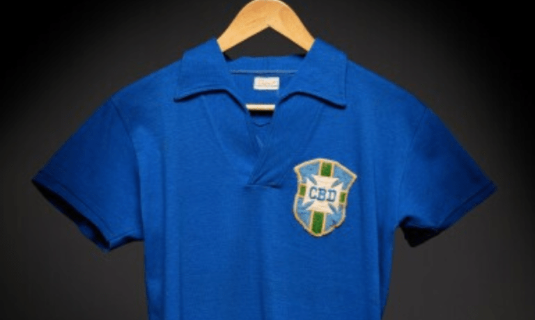 Camisa usada por Pelé na final da Copa de 1958 é leiloada por cerca de R$ 25 milhões
