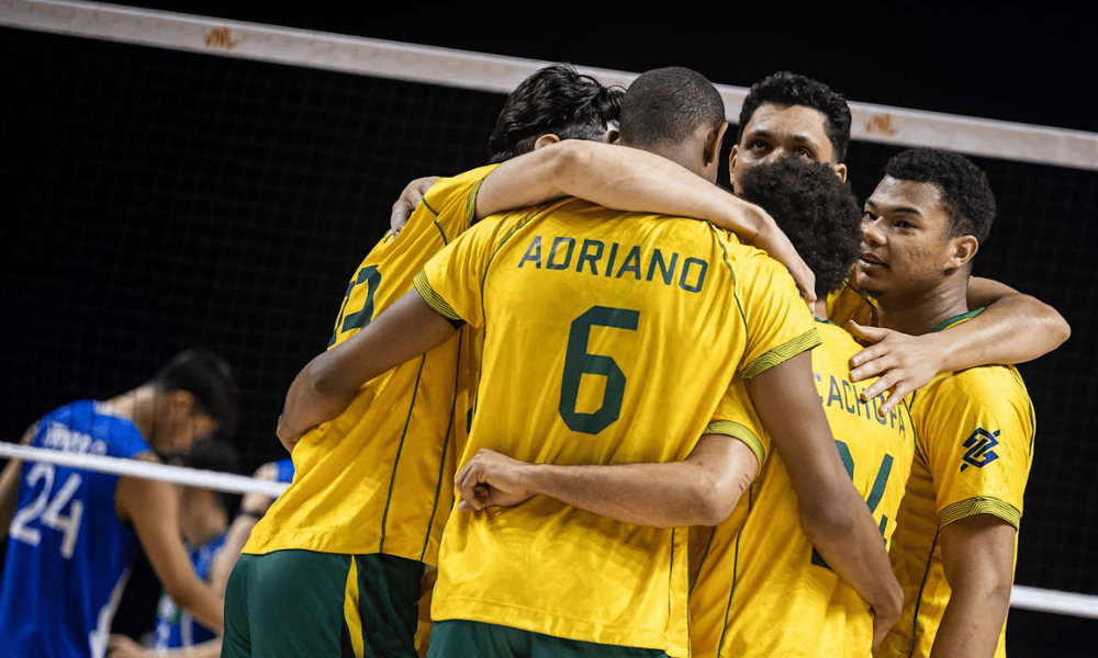 Seleção Brasileira durante jogo contra a China, neste domingo (19)