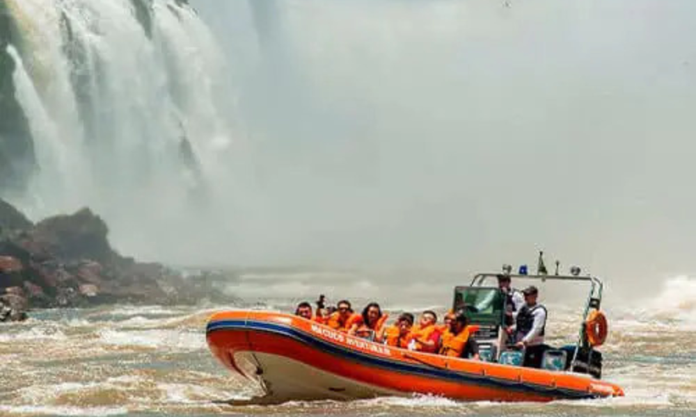 Turista holandês morre após barco virar em passeio nas Cataratas do Iguaçu