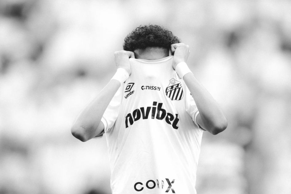 Juninho, filho de Robinho, pelo santos.