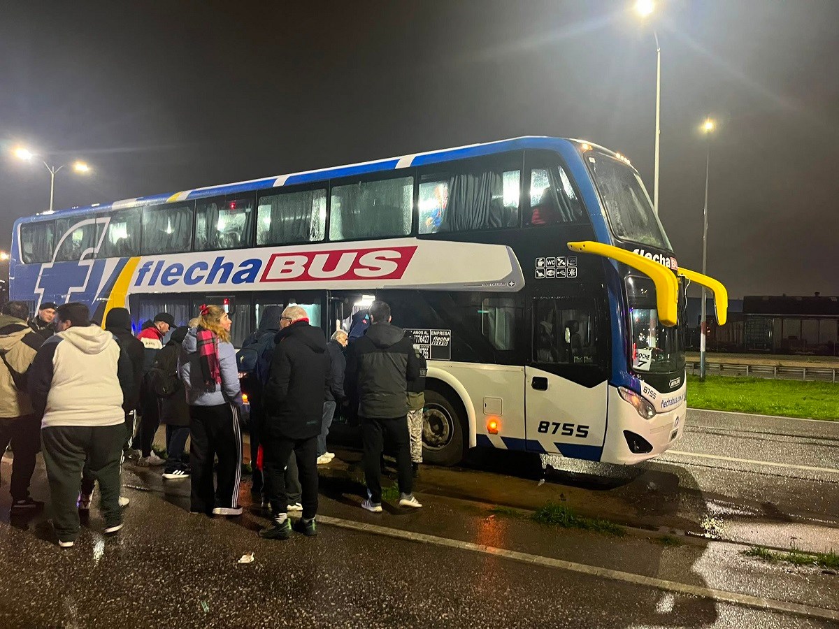 Ônibus com torcedores do Tigre sofre ataque a tiros no Uruguai