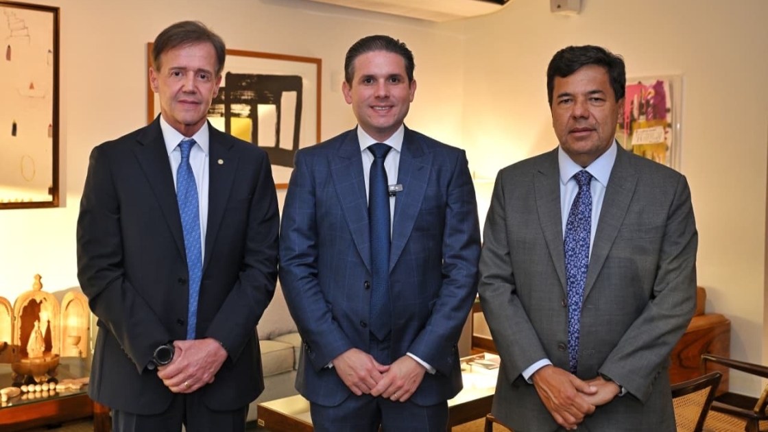 Deputados Aluisio Mendes, Hugo Motta e Mendonça Filho.