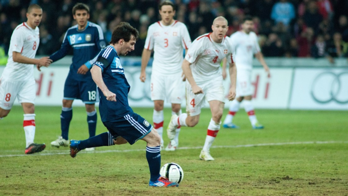 Messi em partida de Suíça e Argentina em 2012.