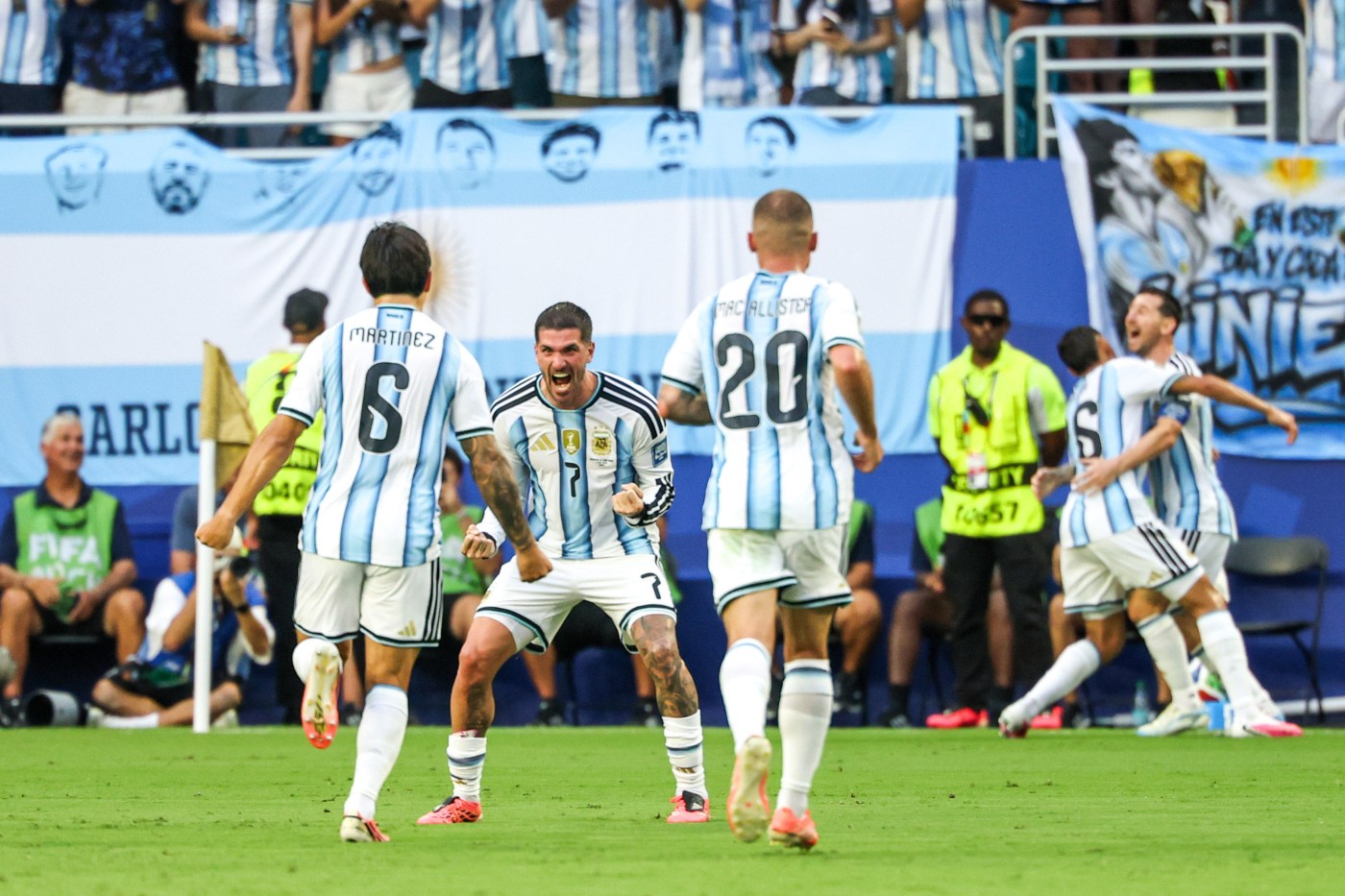 Argentina faz jogo preguiçoso, se complica contra Cabo Verde, mas avança na prorrogação