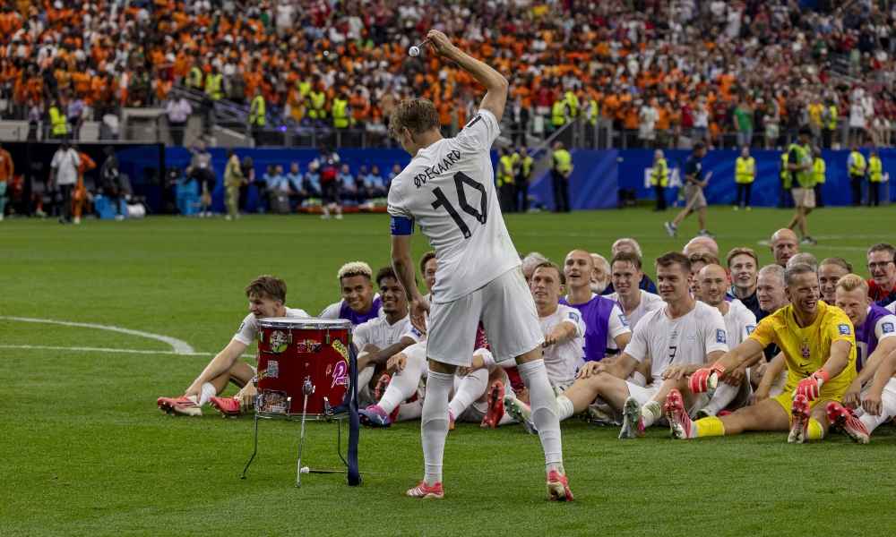 Seleção da Noruega fazendo comemoração remada Viking na Copa do Mundo 2026.