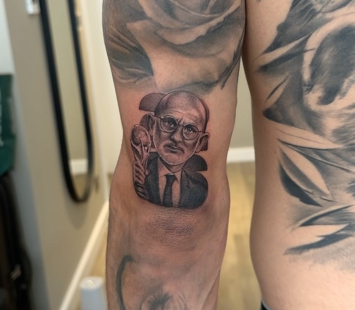 Tatuagem de de la Fuente no braço de Cucurella