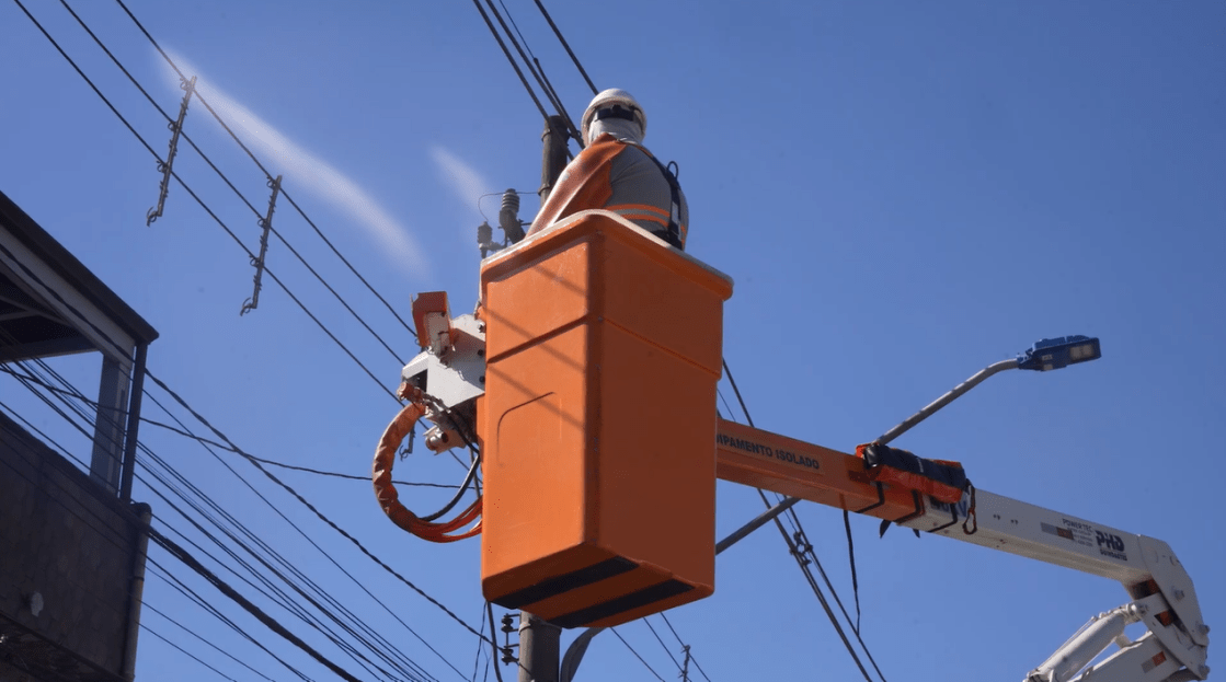 O caminho que a energia faz para iluminar seu lar