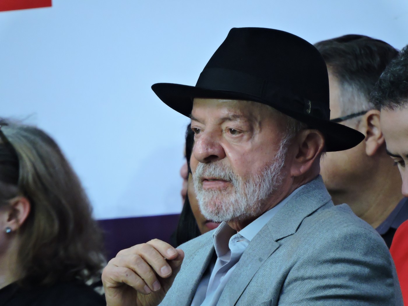 Lula defende discutir mandatos para ministros do STF: ‘Não pode ficar 40 anos no cargo’