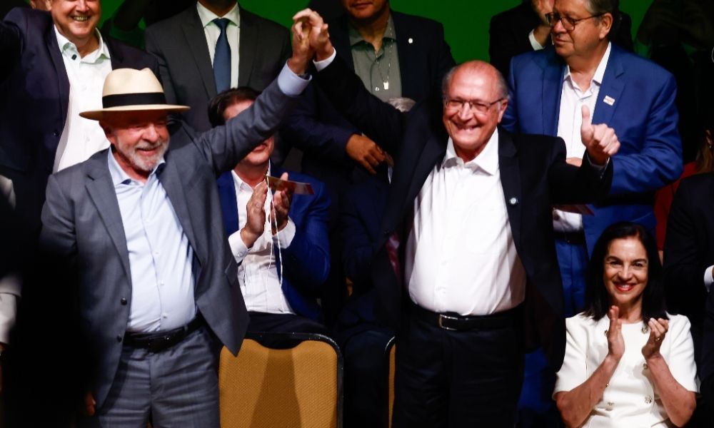 Mendonça suspende ‘Rap do Silva’ após Flávio alegar falta do nome de Alckmin, vice de Lula
