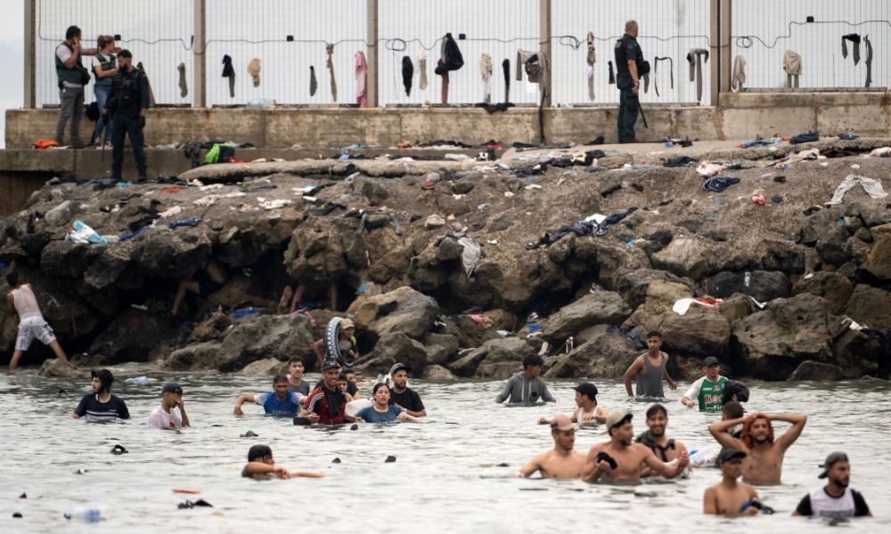 Espanha reforça fronteira com Marrocos; número de imigrantes mortos chega a 67