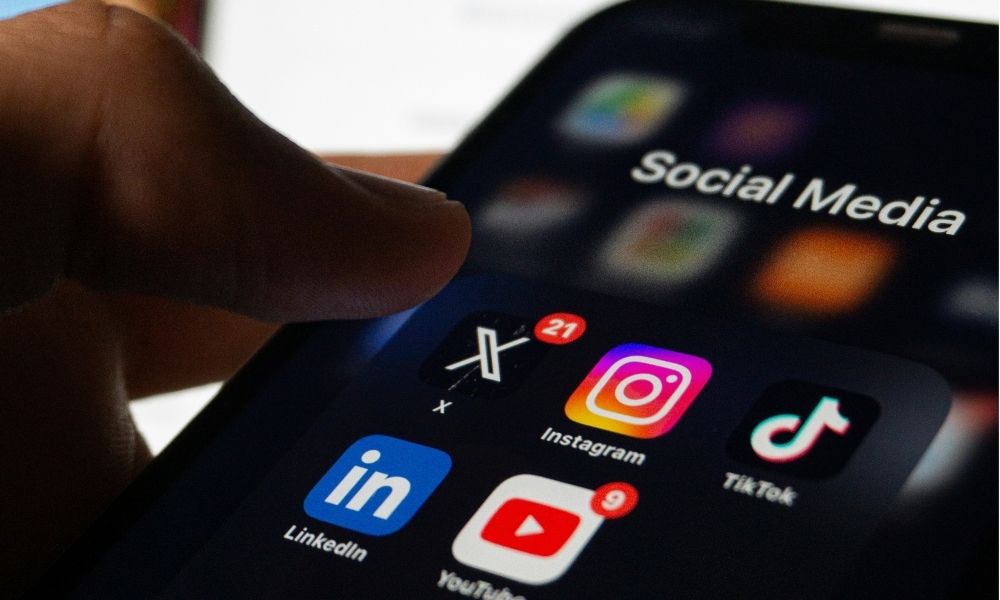 O Modelo Australiano: Proibição de Redes Sociais para Menores de 16