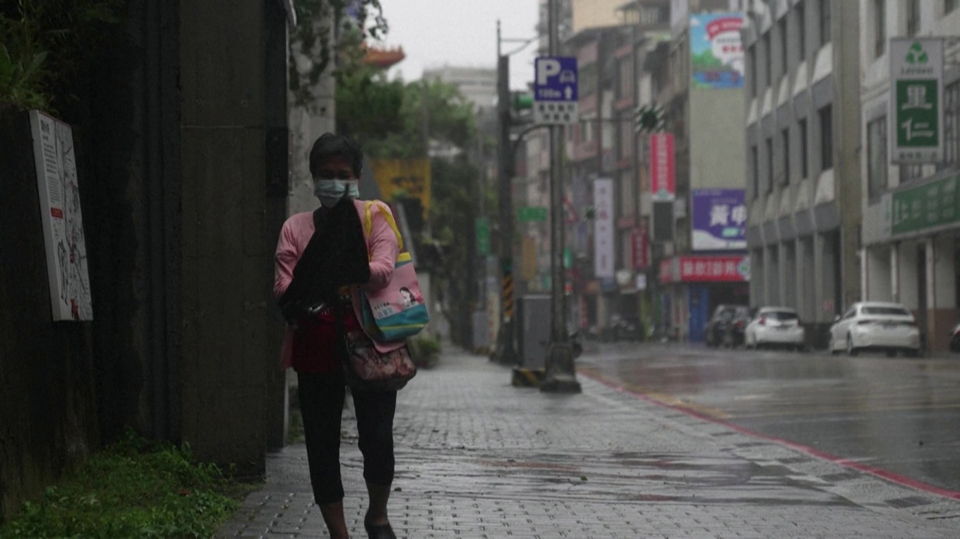 Tufão Bavi chega à China após evacuação de quase 2 milhões de pessoas