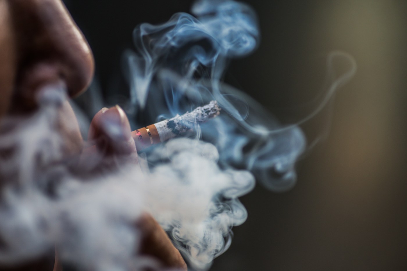 Na gravidez, o cigarro pode comprometer a placenta, o órgão que mantém o bebê vivo