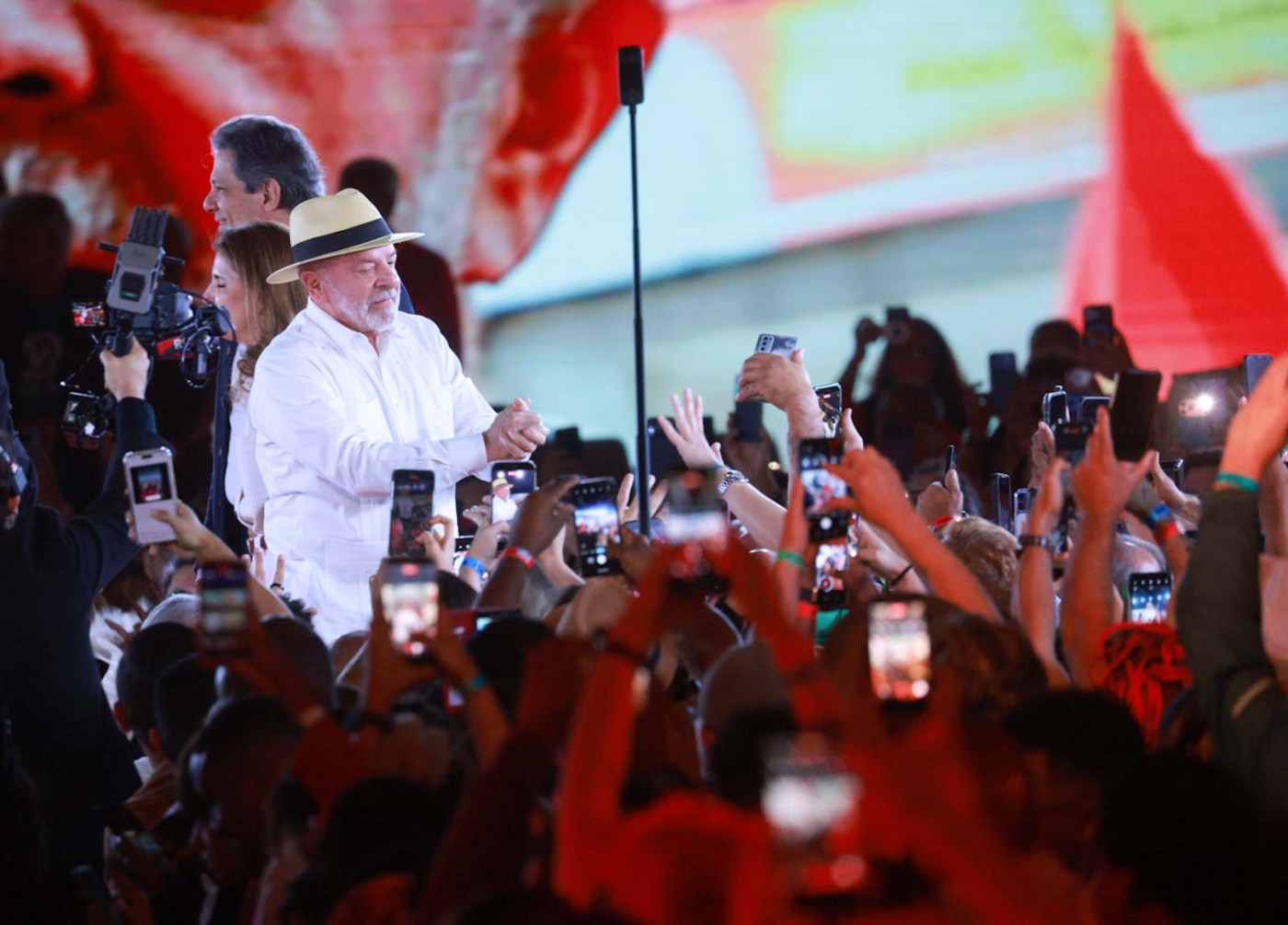 BTG/Nexus: Lula se isola no 1º turno e empata com Flávio no 2º turno