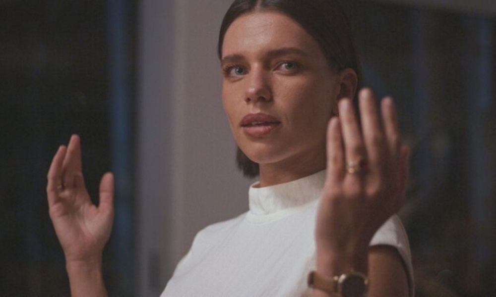 ‘Virtuosas’: Bruna Linzmeyer estrela terror brasileiro que transforma retiro em pesadelo