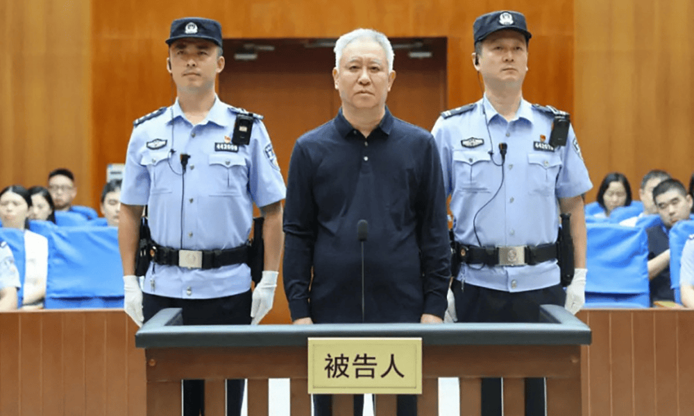 China condena fundador da Evergrande à prisão perpétua por fraude financeira
