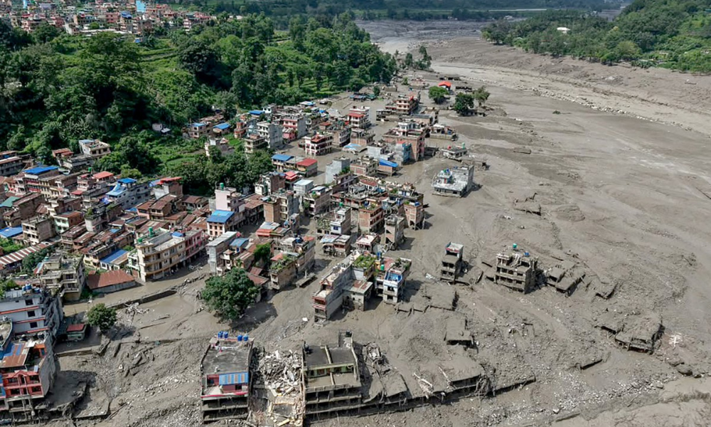 Inundações deixam ao menos 160 mortos e mais de 380 turistas desaparecidos no Nepal