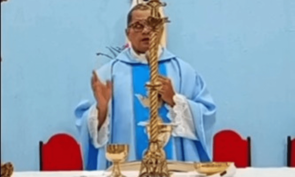 Tiroteio interrompe missa durante transmissão ao vivo na Bahia; assista