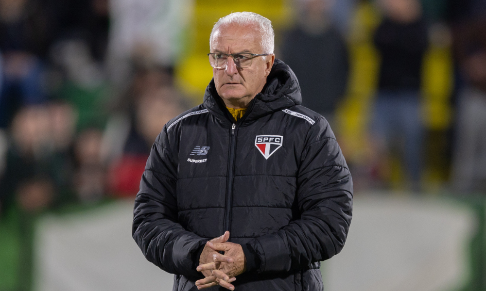 Dorival Júnior, técnico do São Paulo, durante partida contra a Chapecoense, na Arena Condá, pelo Campeonato Brasileiro