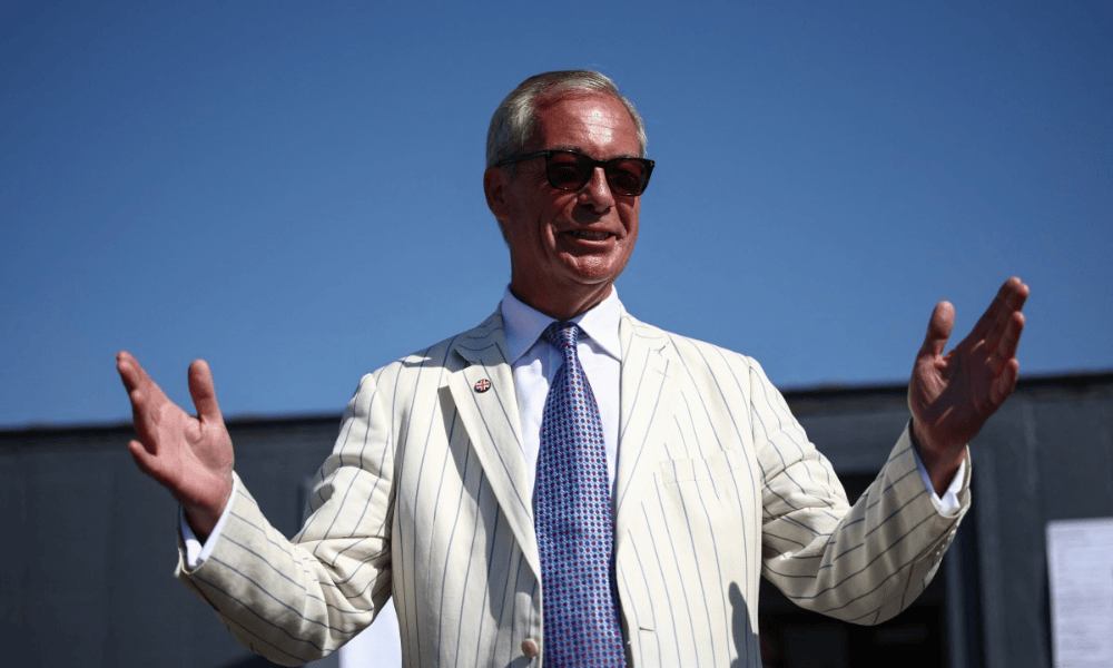 Nigel Farage vence ‘Cara de Lata de Lixo’ e volta ao Parlamento britânico
