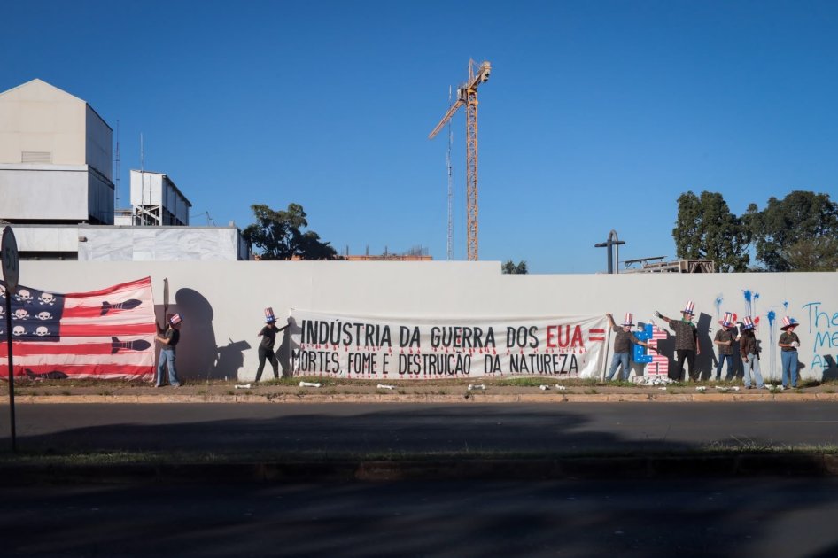 Pichação na Embaixada dos EUA