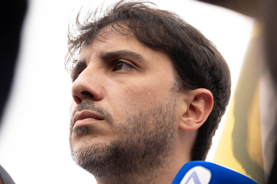 Renan Santos faz carreata na Praça Charles Miller, em SP