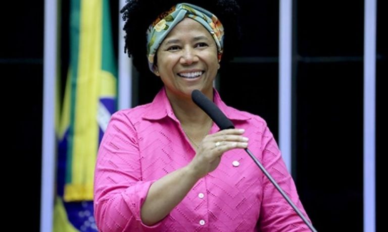 SILVIA CRISTINA