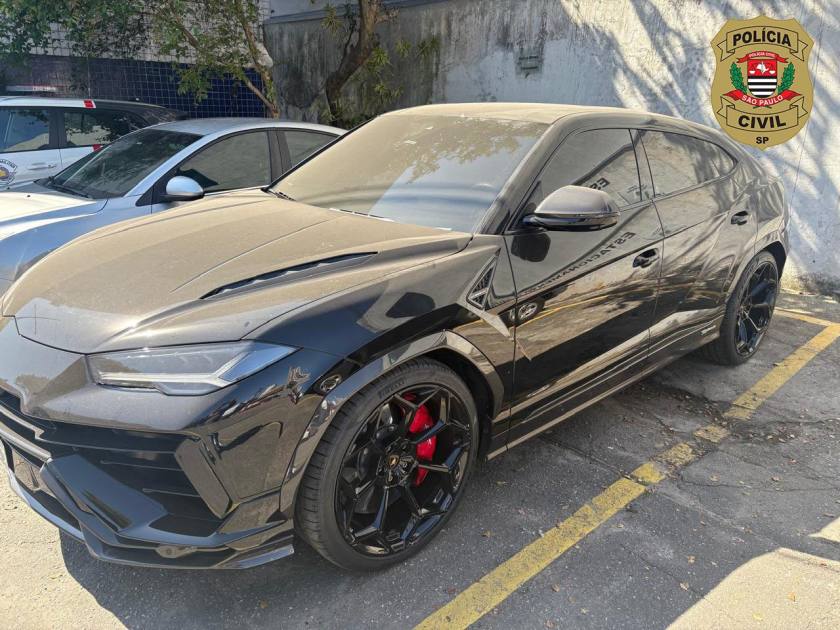 Lamborghini de Deolane apreendida em SP