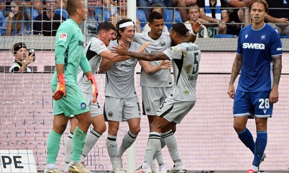 Com gol de brasileiro, Wolfsburg vira sobre Karlsruher e vence de goleada na Bundesliga 2
