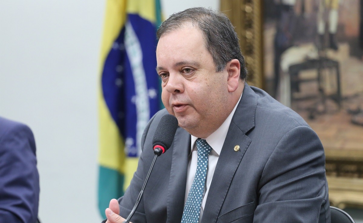Deputado da Bahia se declara preto ao TSE após ser registrado como branco e pardo